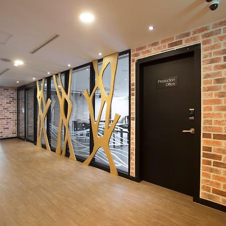 Cinema House Hotel In Пусан Экстерьер фото