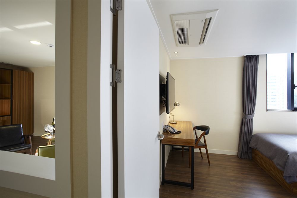 Cinema House Hotel In Пусан Экстерьер фото
