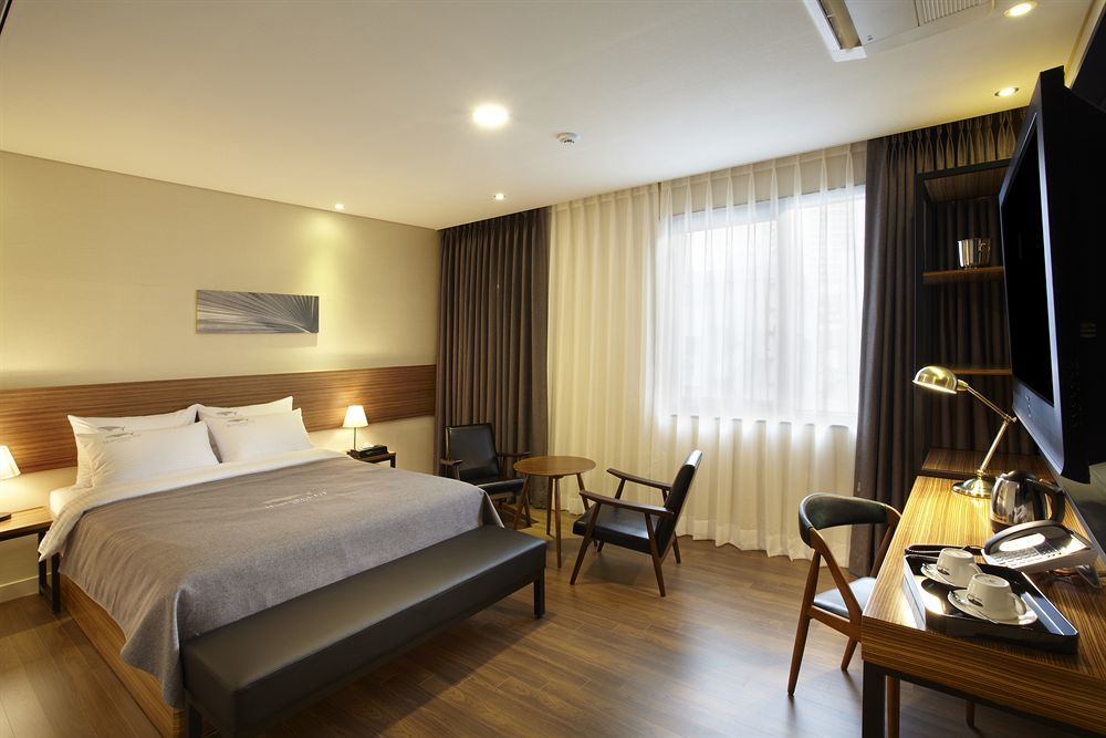 Cinema House Hotel In Пусан Экстерьер фото