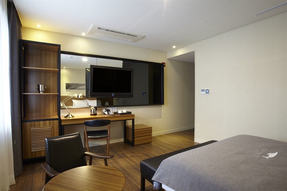 Cinema House Hotel In Пусан Экстерьер фото
