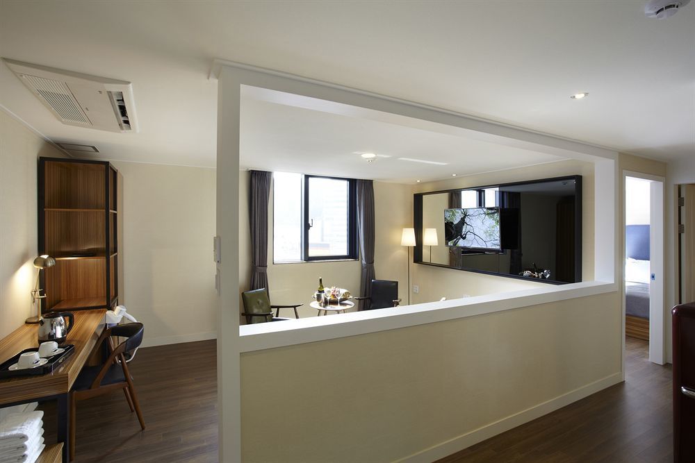 Cinema House Hotel In Пусан Экстерьер фото