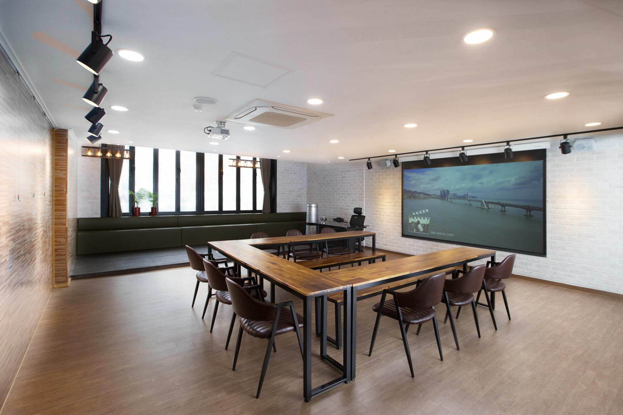 Cinema House Hotel In Пусан Экстерьер фото