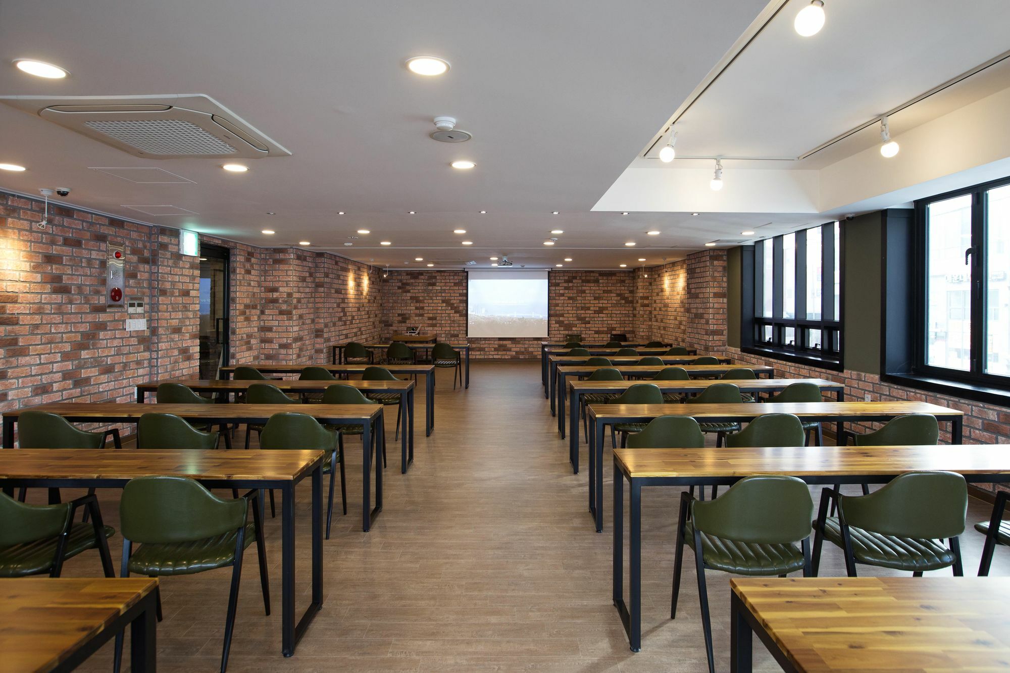 Cinema House Hotel In Пусан Экстерьер фото